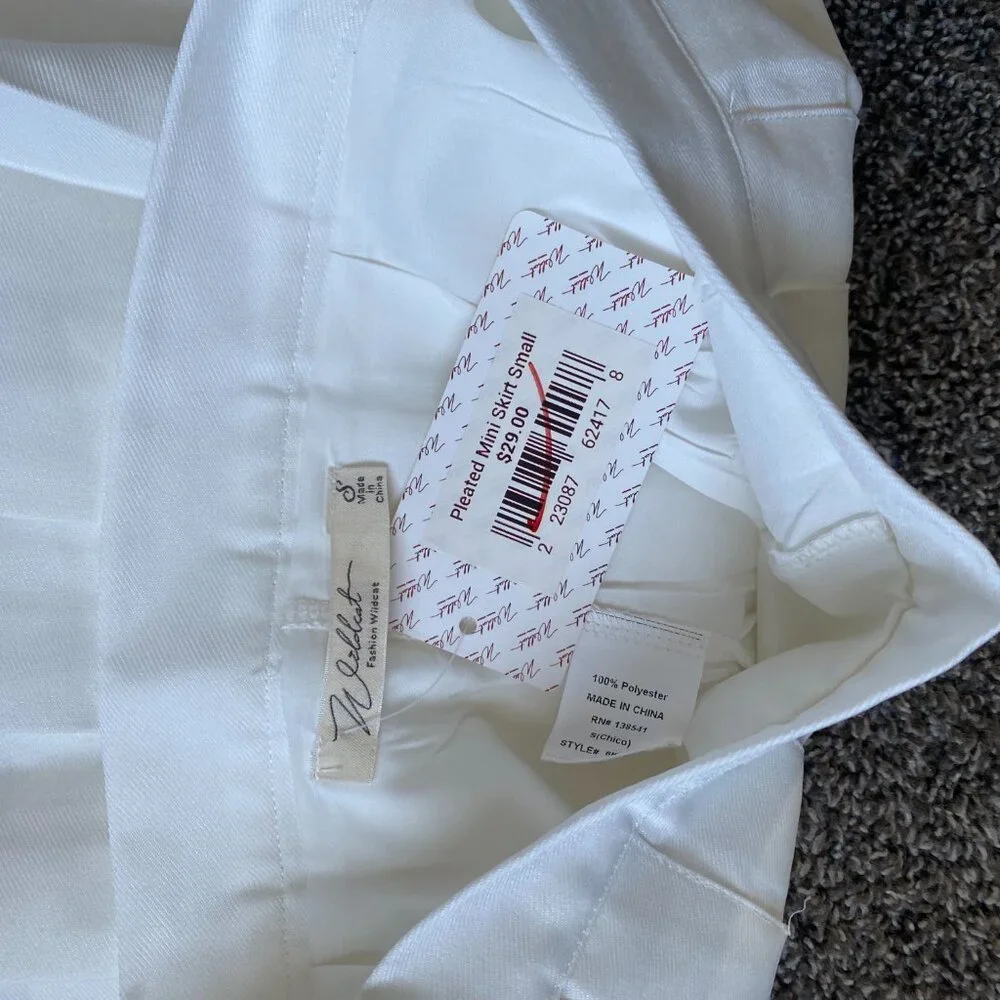 Classic White Pleated Mini Skirt - Picture 4 of 4